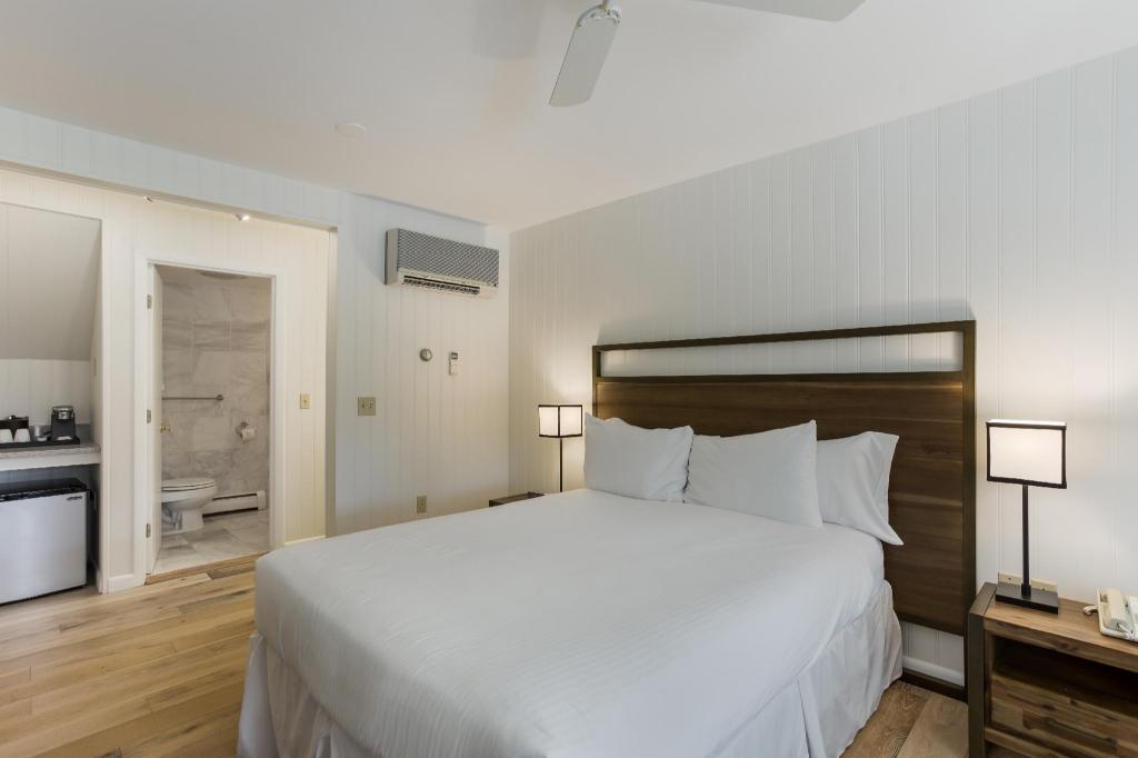 Room, Queen Bed, Golf Course View