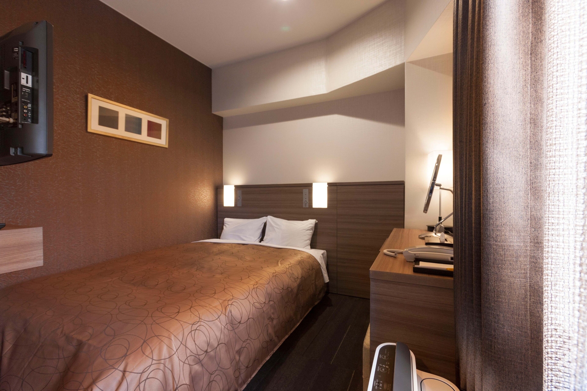 ROOM, DOUBLE BED