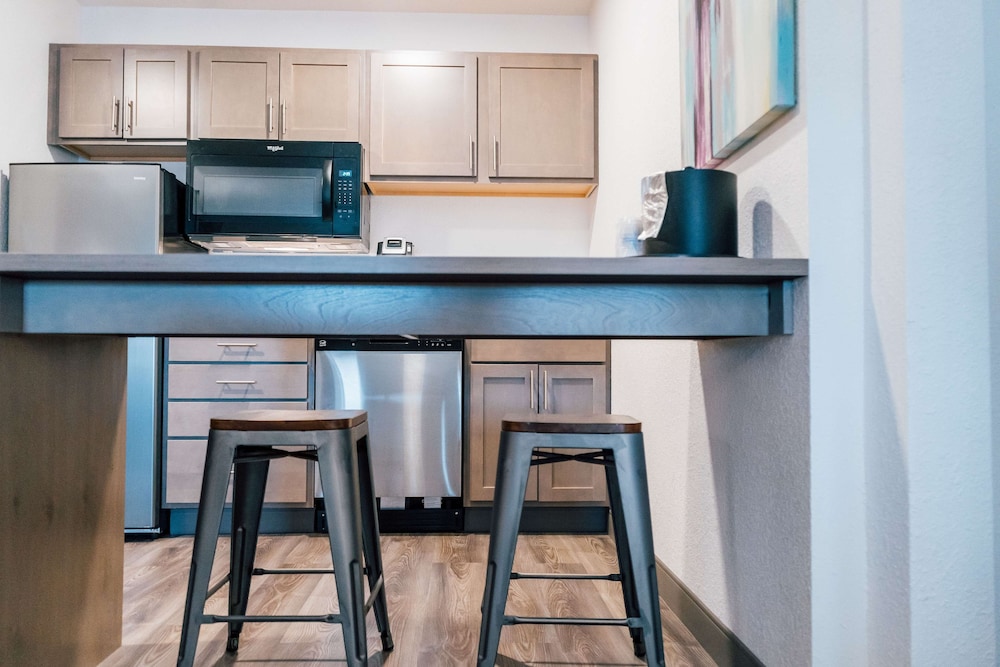 Best Western Plus Executive Residency Waterloo and Cedar Falls 33/42
