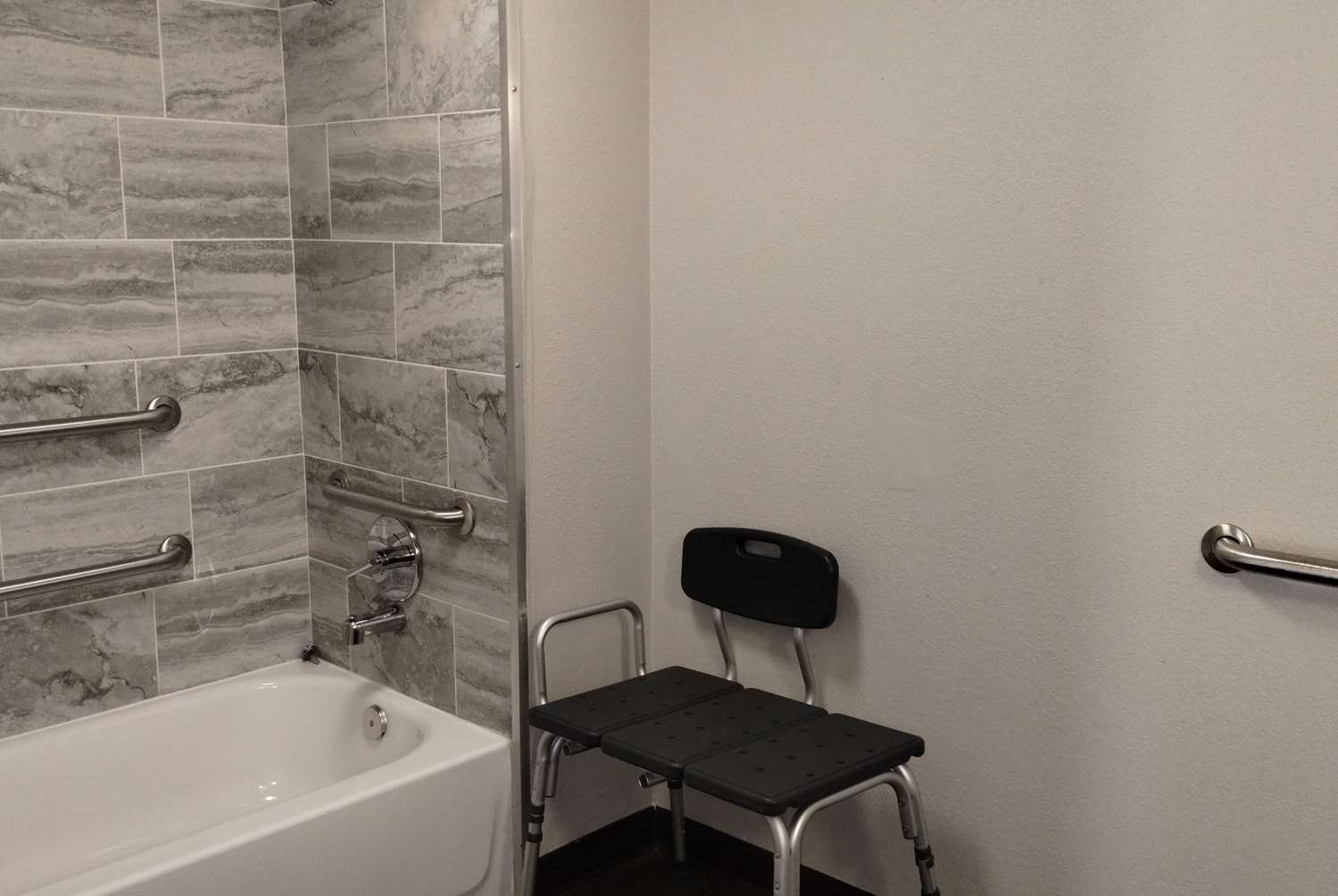 Super 8 by Wyndham Dania/Fort Lauderdale Arpt 11/13