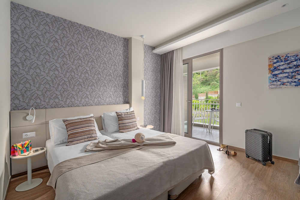 Ammon Zeus Luxury Beach Hotel 17/51