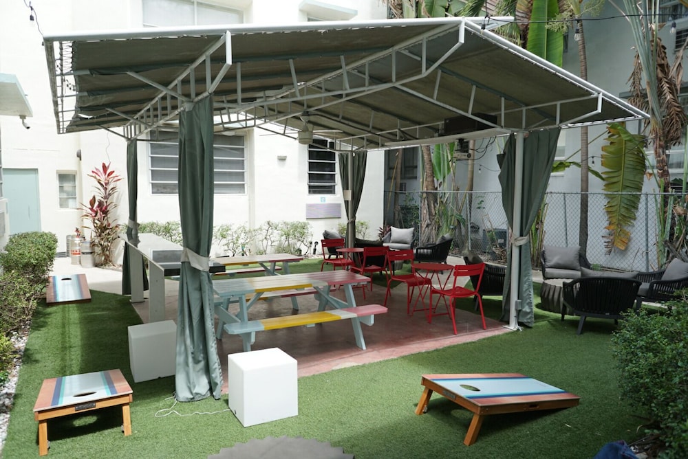 Beds N' Drinks Hostel 62/66