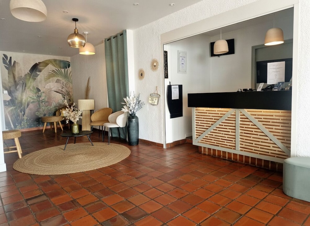 HOTEL LA BELLE POULE 2/44