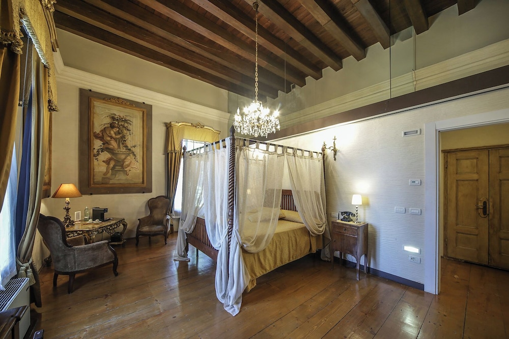 Relais Castello Bevilacqua 6/50