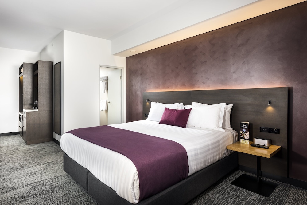 Holiday Inn West Perth 25/70