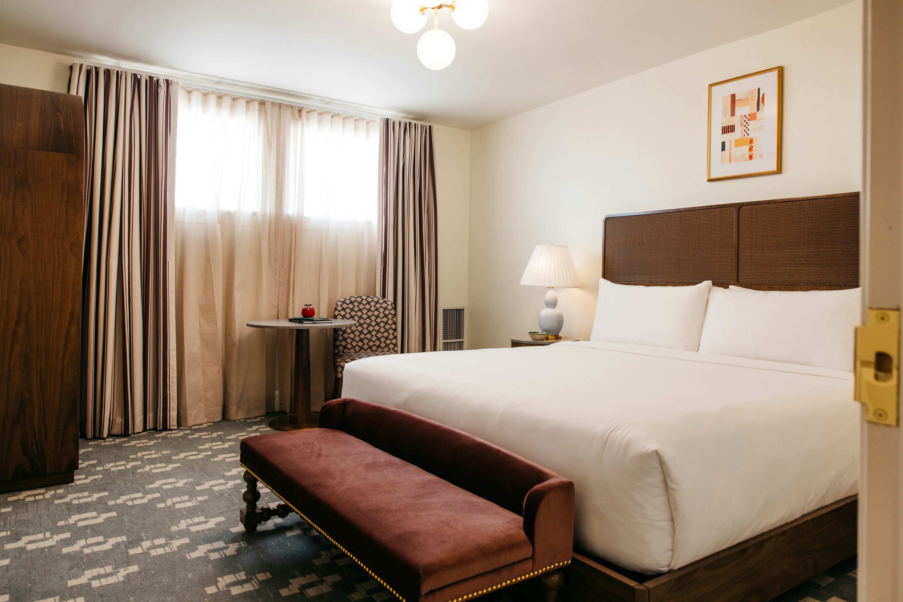 Artmore Hotel 9/35