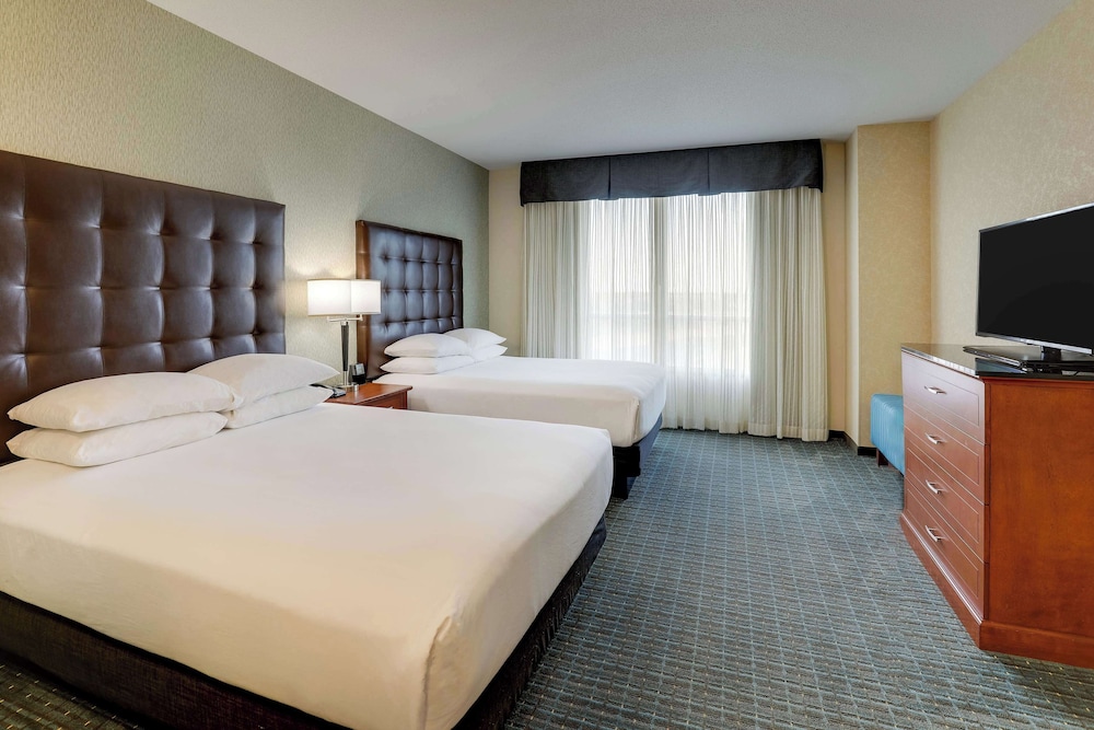 2 Rooms, Suite, 2 Queen Beds, Sofa, Bathtub, Accessible