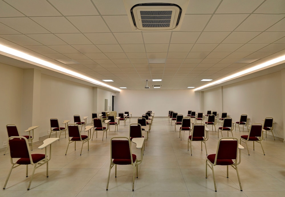 Porto Minas Hotel e Convencoes 66/71