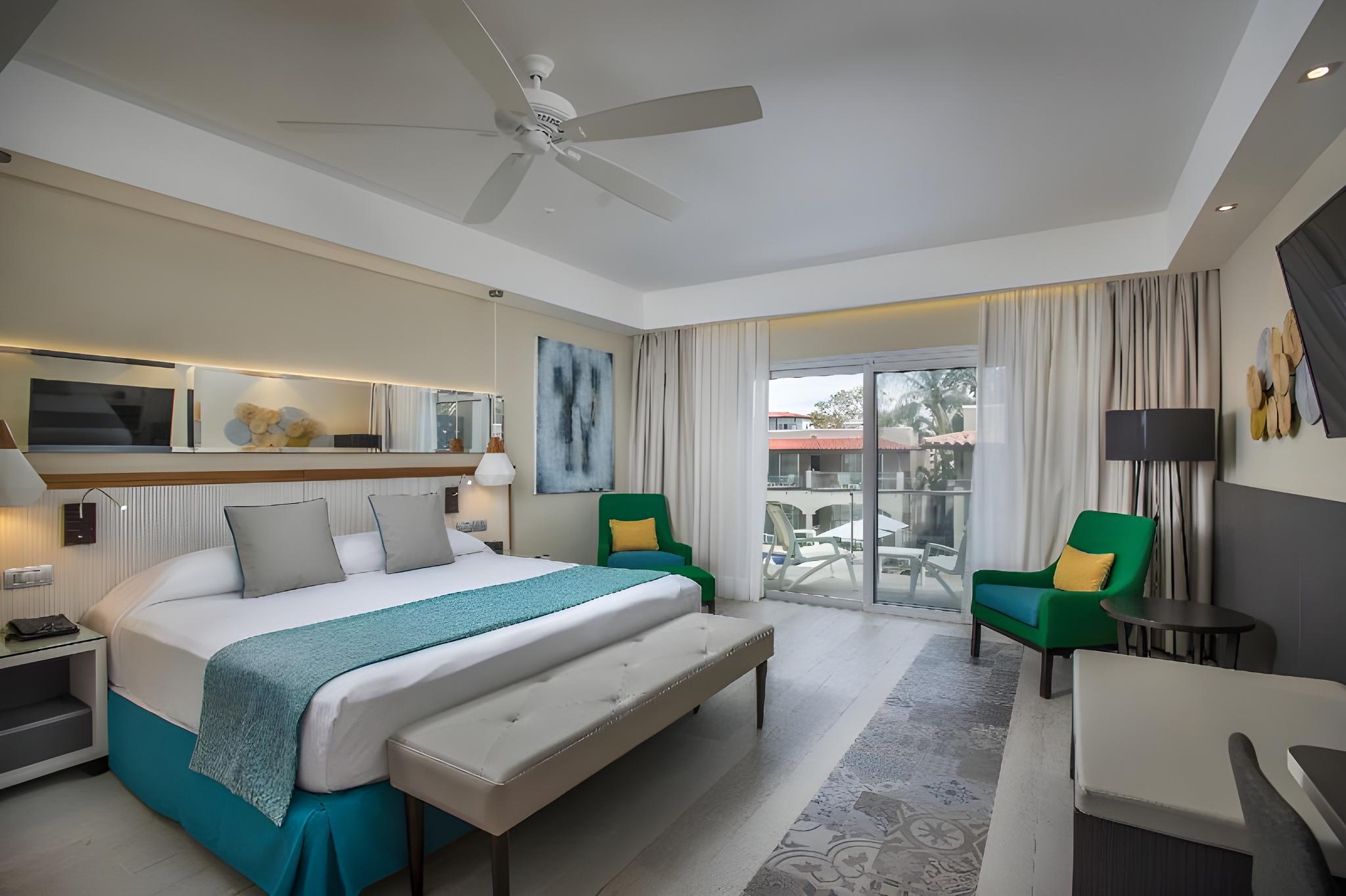 Junior Suite, Superior, Single, 2 Double Beds