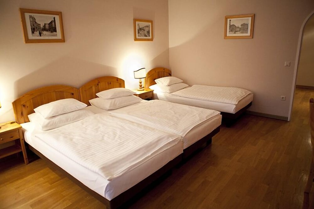 ROOM, TRIPLE