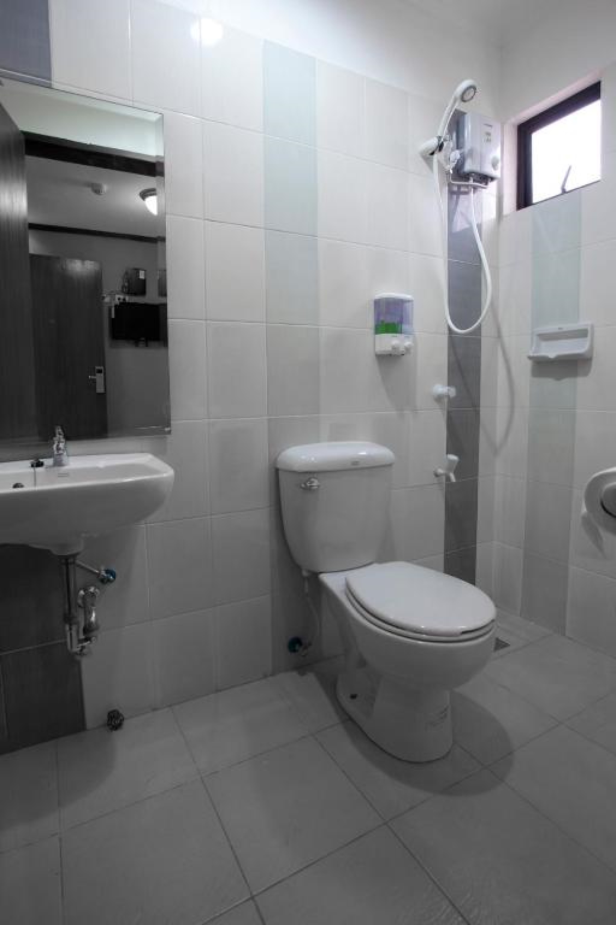 غرفة عائلية، Reddoorz near Landers Superstore Cebu City 3/3
