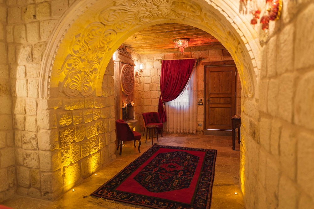 Solo Cave Suites 34/61