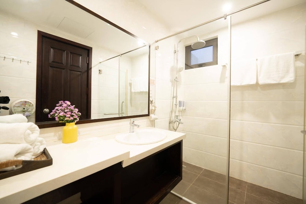 Hoa Phong Hotel 56/60