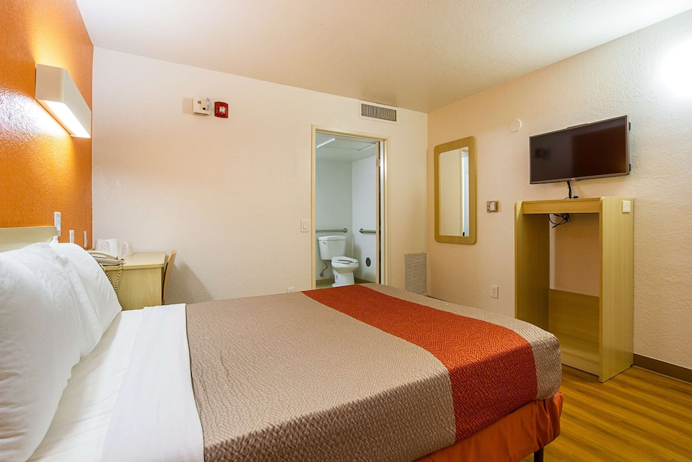 Motel6 Mesa, AZ - North 28/53