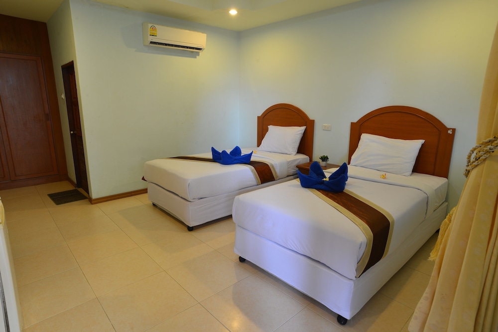 Sangthian Beach Resort 8/60