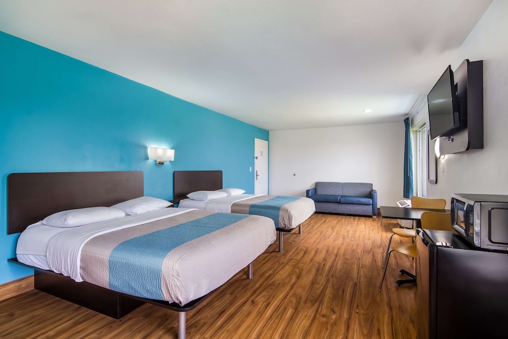 Motel6 Pensacola, FL - NAS 12/35