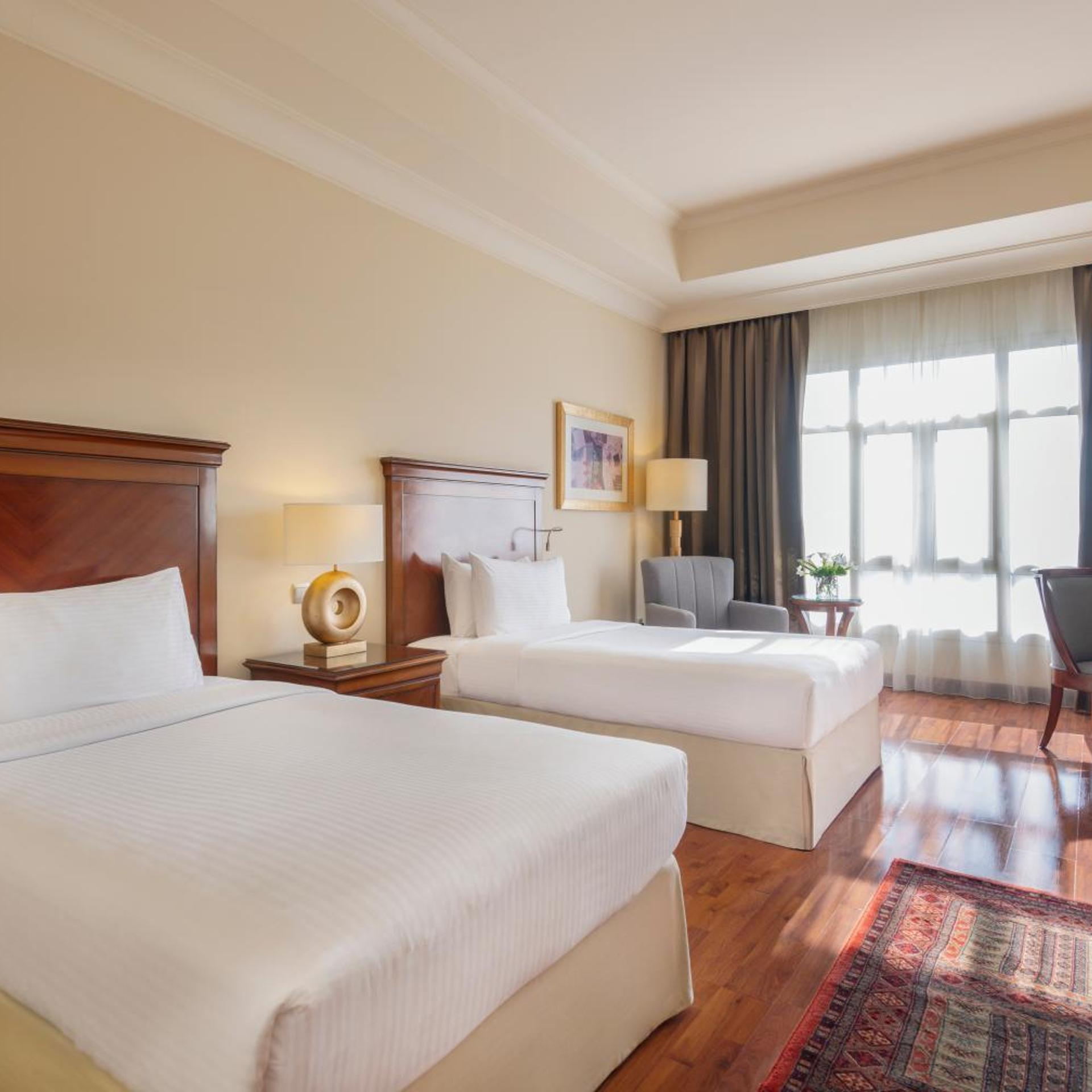 DELUXE, TWIN BEDS