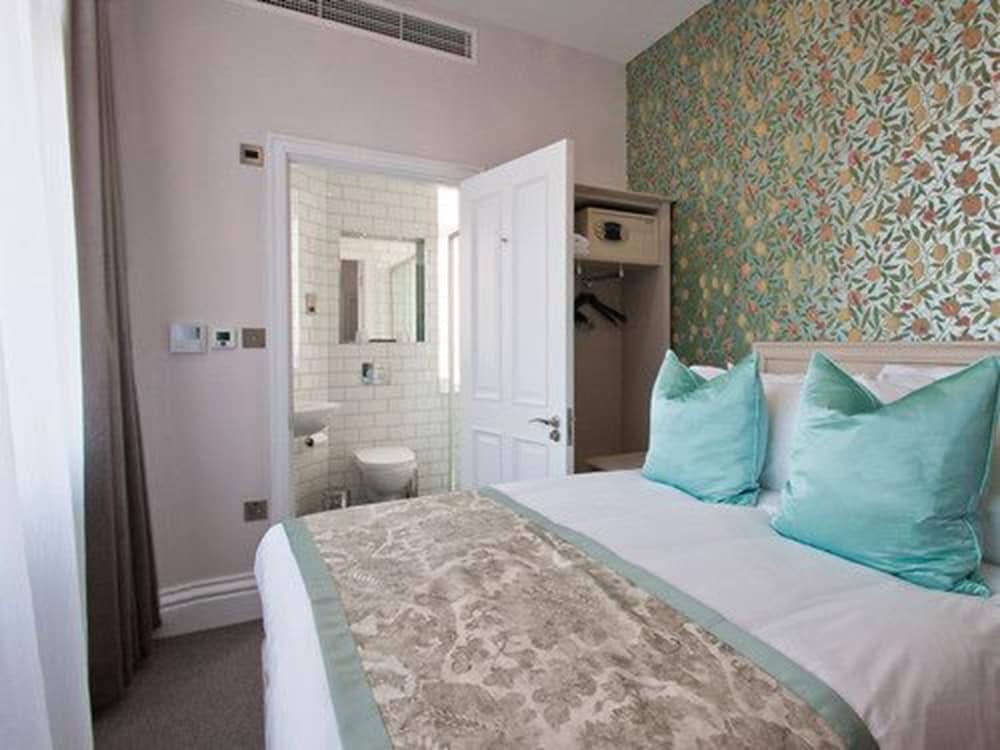 W12 ROOMS 8/58
