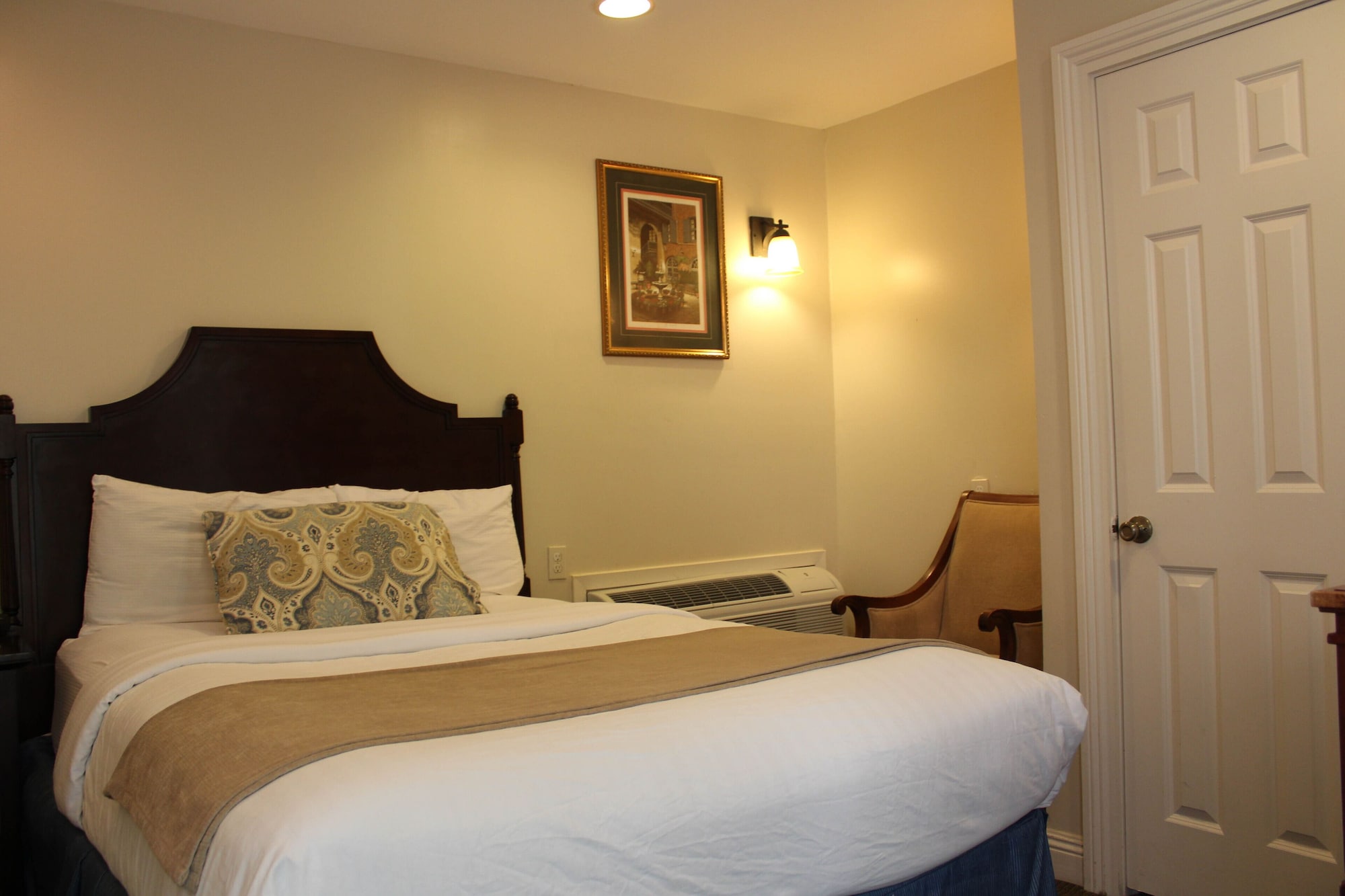 غرفة كومفورت بسرير كوين في الطابق الأرضي، Hotel St Pierre French Quarter 2/10