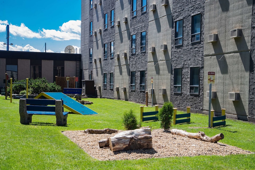 Travelodge by Wyndham Edmonton West 47/53