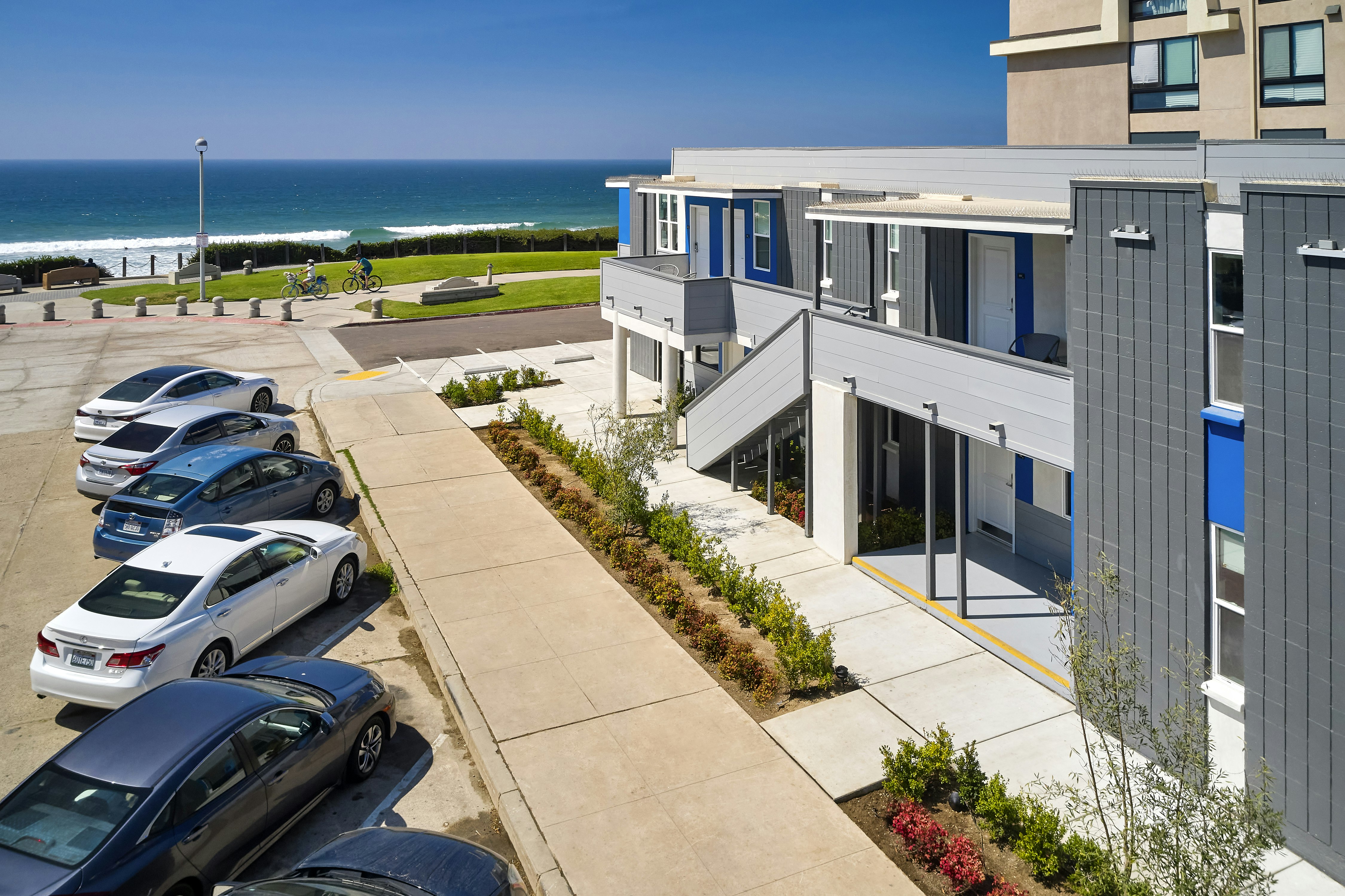 Pacific View Inn 4/59