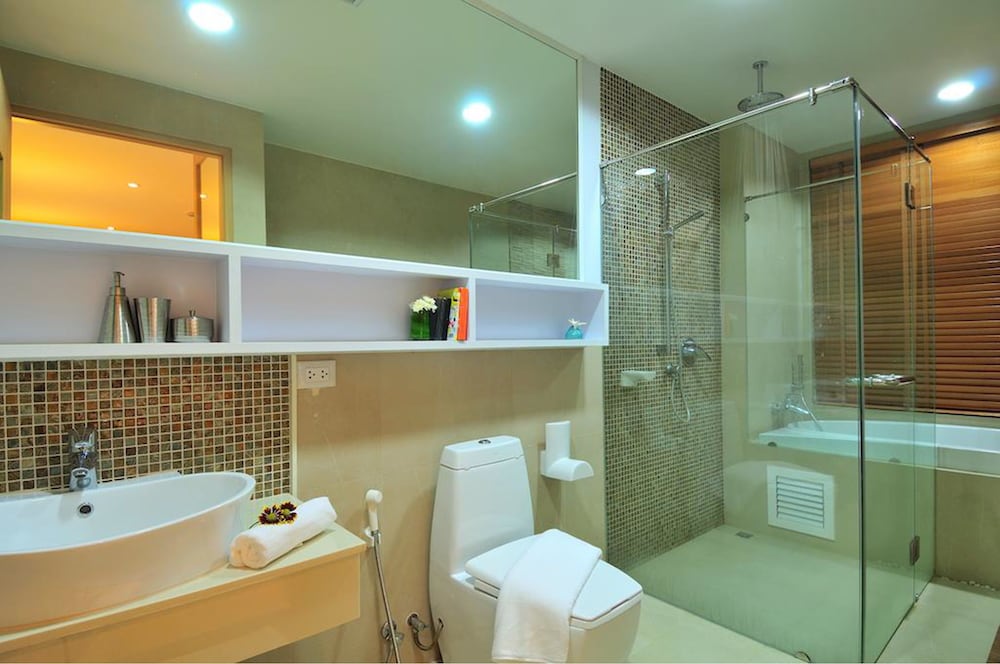 THE BAYCLIFF RESIDENCES 41/50