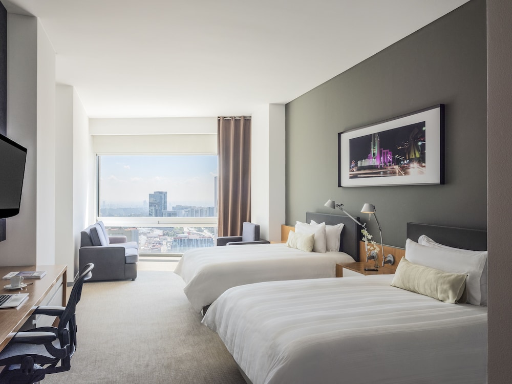 DELUXE, 2 QUEEN BEDS, HIGH FLOOR