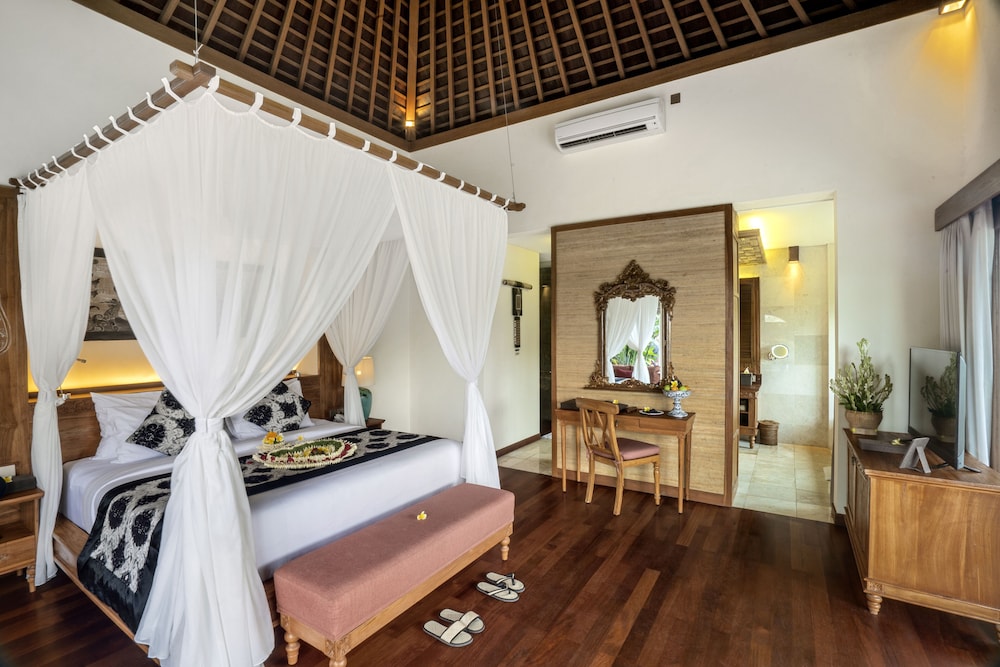 Pool, Valley, Villa, King Bed