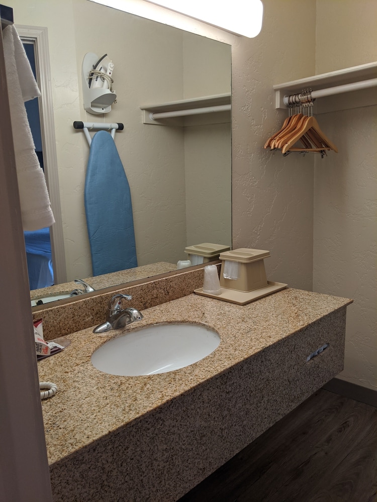 Atrium Inn Fort Stockton 20/21