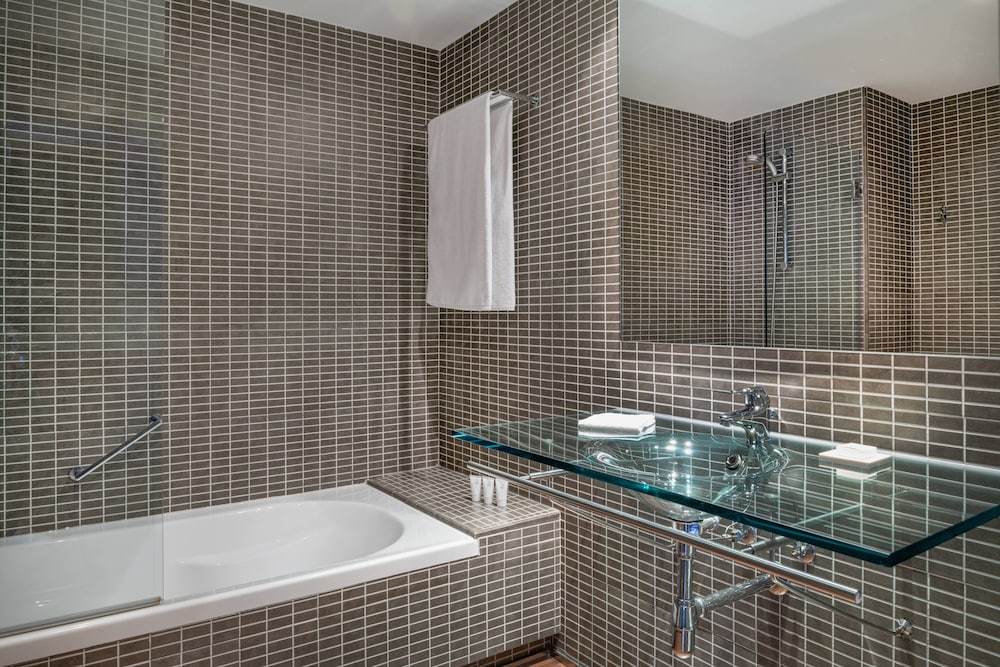 AC Hotel Algeciras by Marriott 29/48