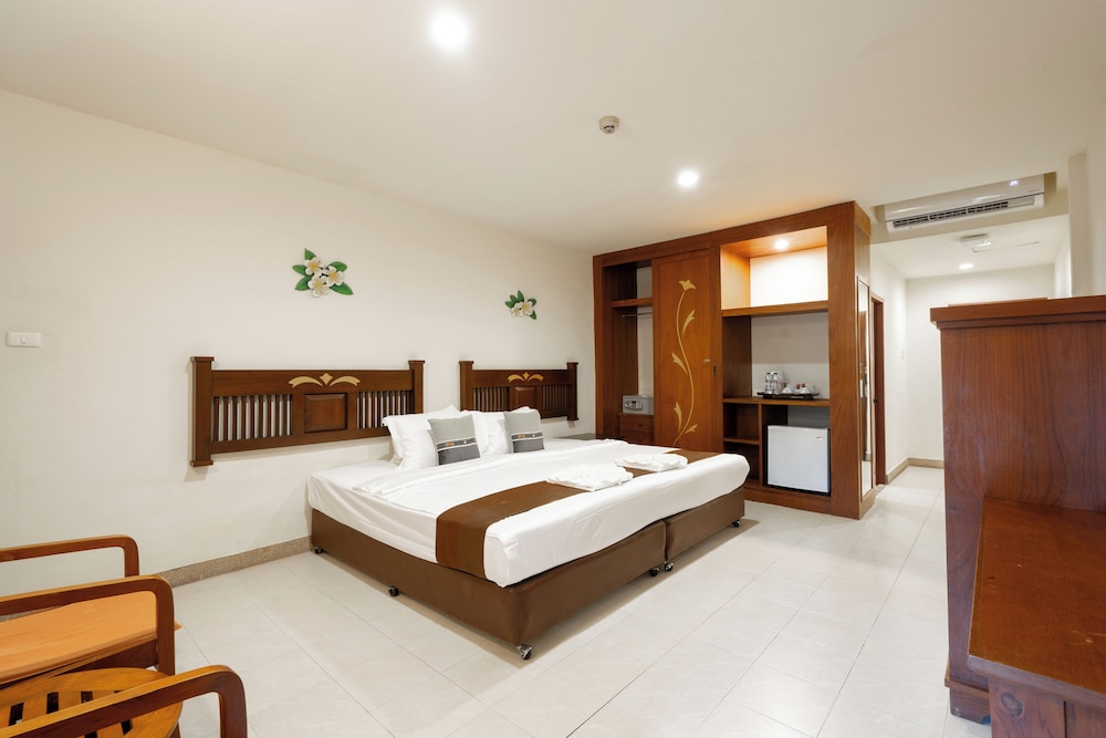 SUPERIOR, DOUBLE OR TWIN BED, GARDEN VIEW