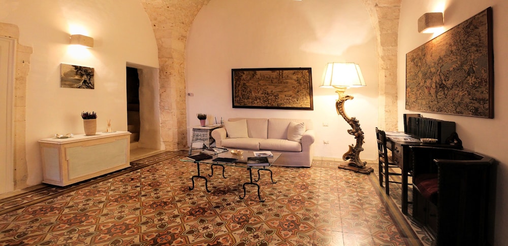 Palazzo Camarda 20/42