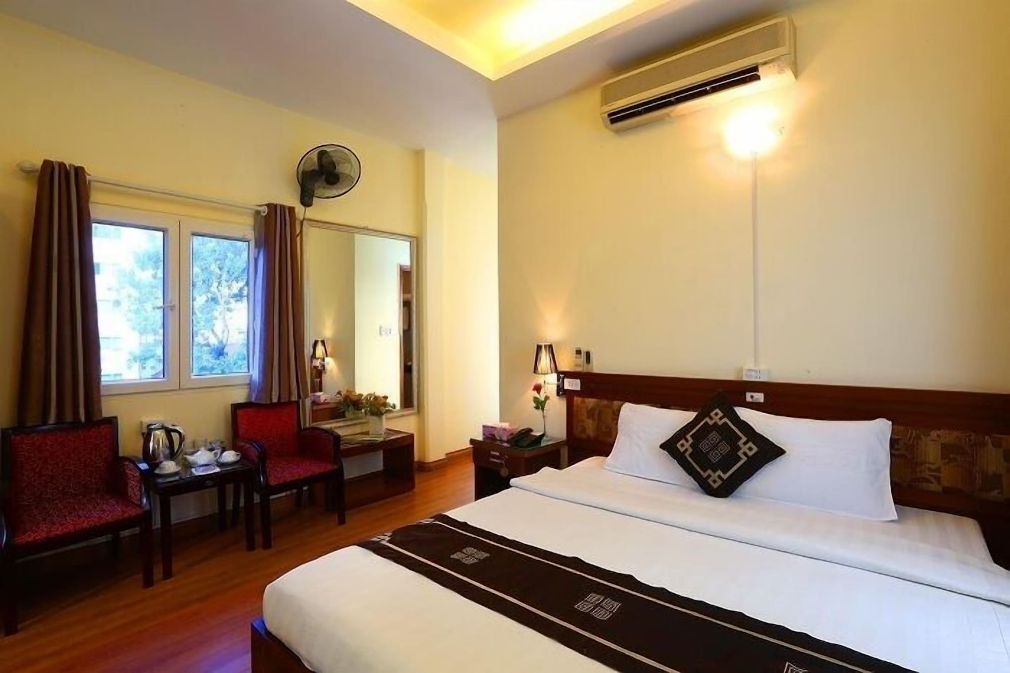 DELUXE, DOUBLE BED