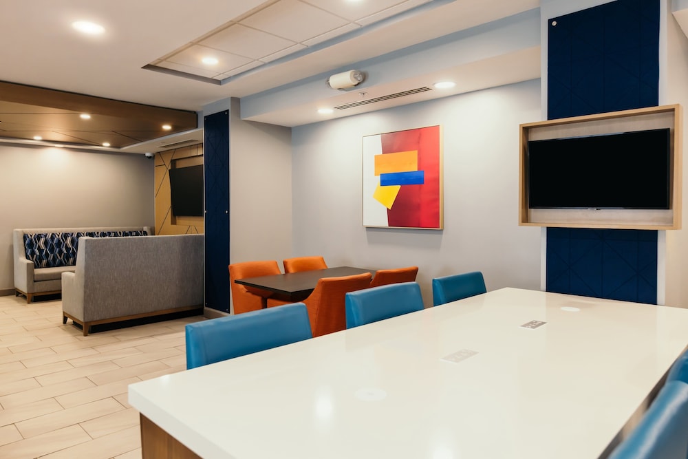 Holiday Inn Express Suites Urbandale Des Moines 45/50