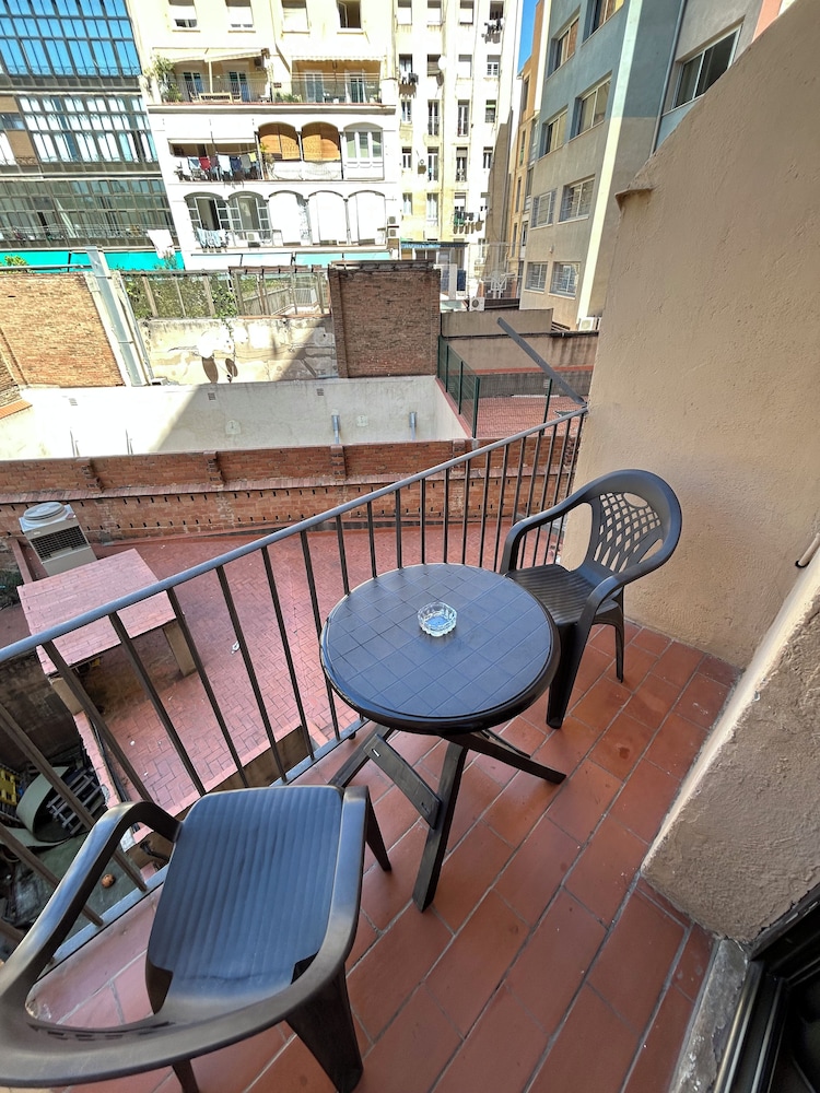 Hostal Delfos 40/49