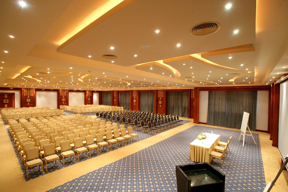 Rehana Royal Beach Resort and Spa 17/68