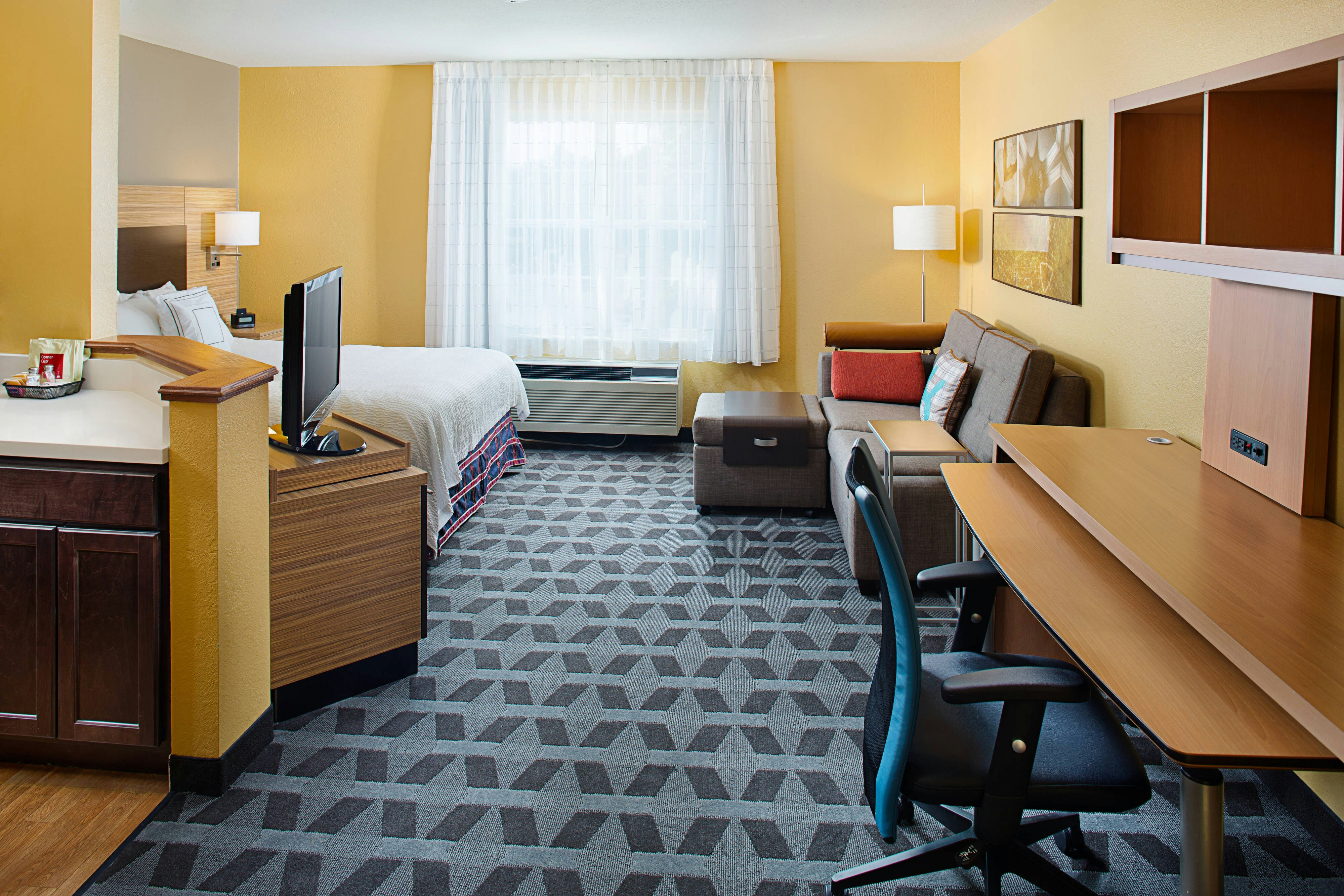 TownePlace Suites Manchester-Boston Regional Airport 4/12