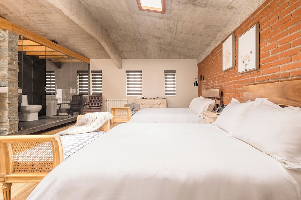 Skylight, Suite, 2 Queen Beds