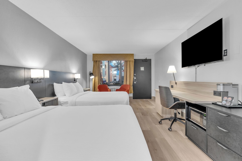 Superior, 2 Queen Beds, Pool Access