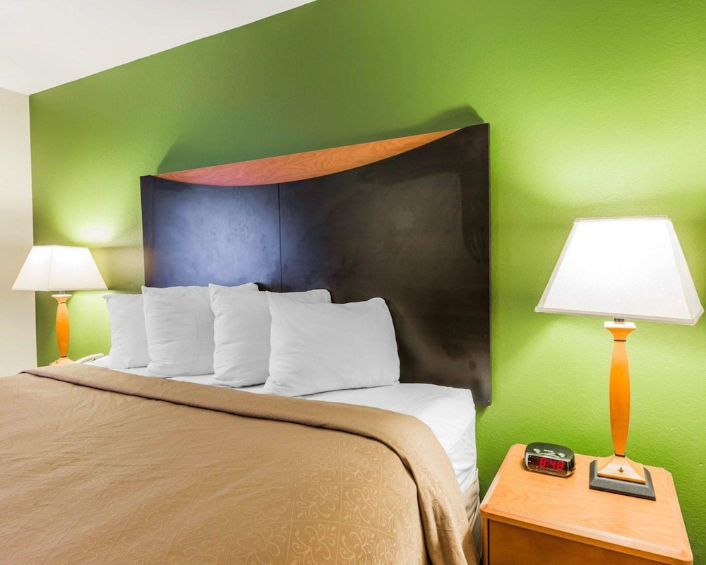 Quality Inn and Suites Birmingham Highway 280 18/46
