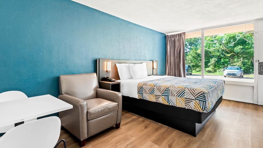 STANDARD, KING BED, KITCHENETTE