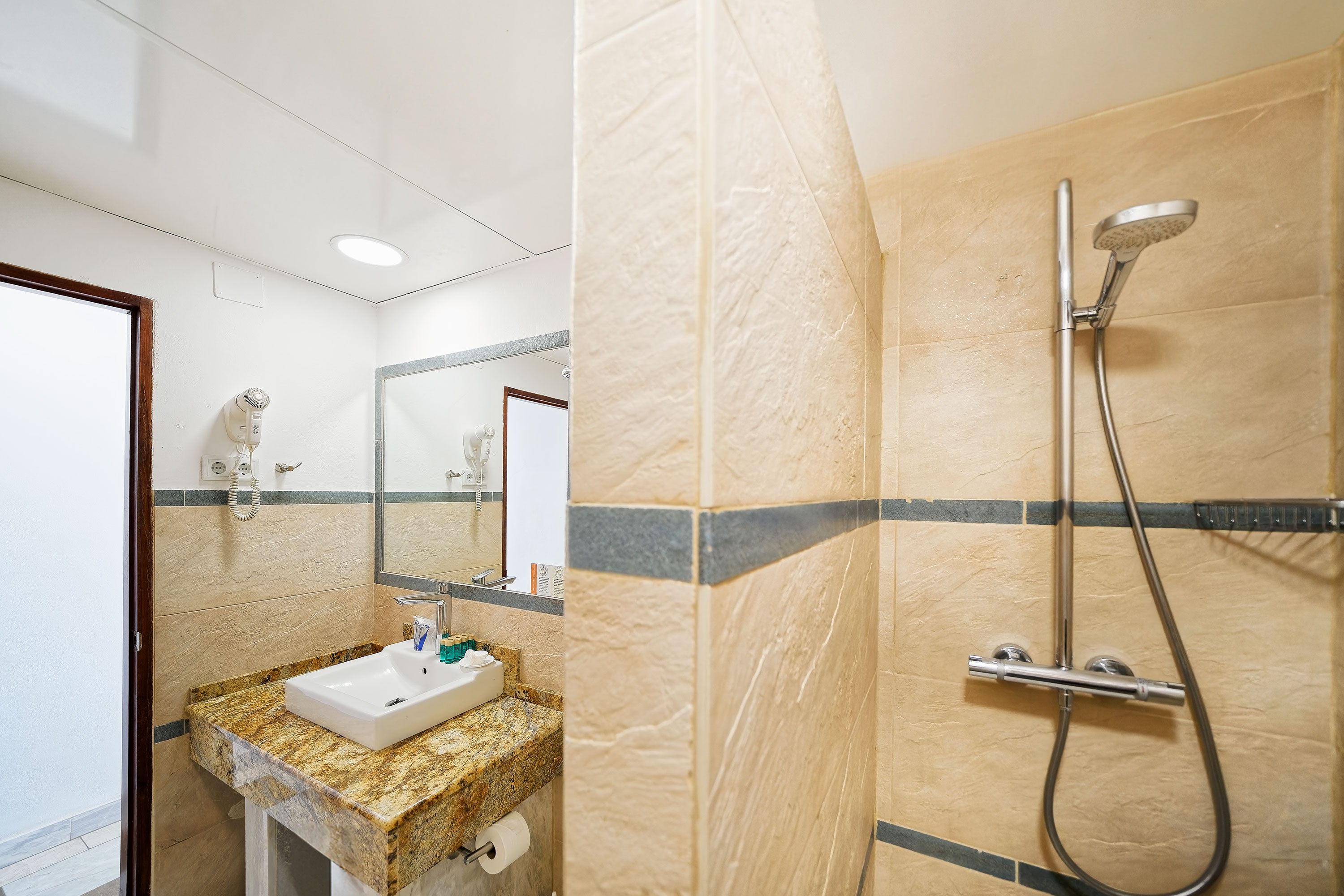 Apartment 2 bedrooms De Luxe 4 pax، Maracaibo Aparthotel 7/7