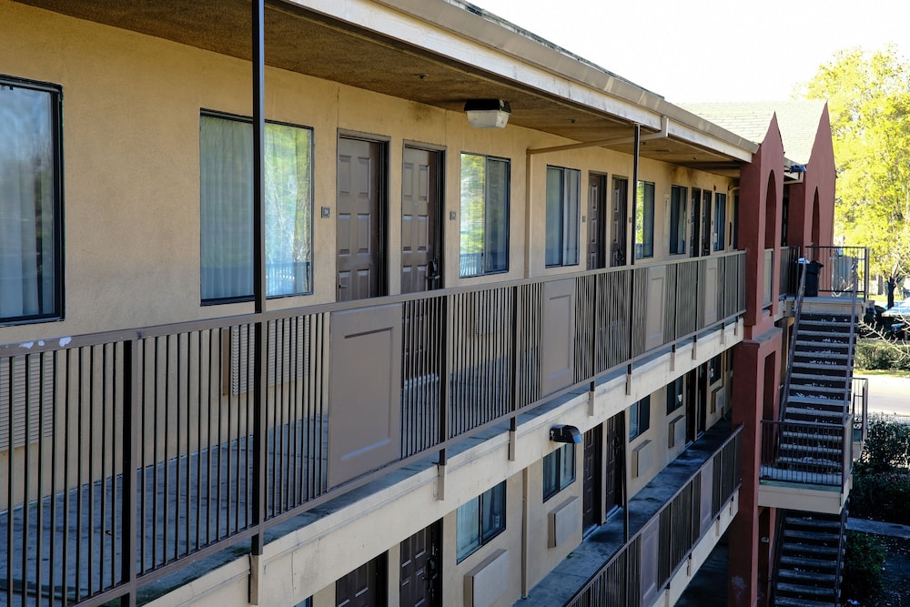 Budget Inn and Suites Stockton 2/55
