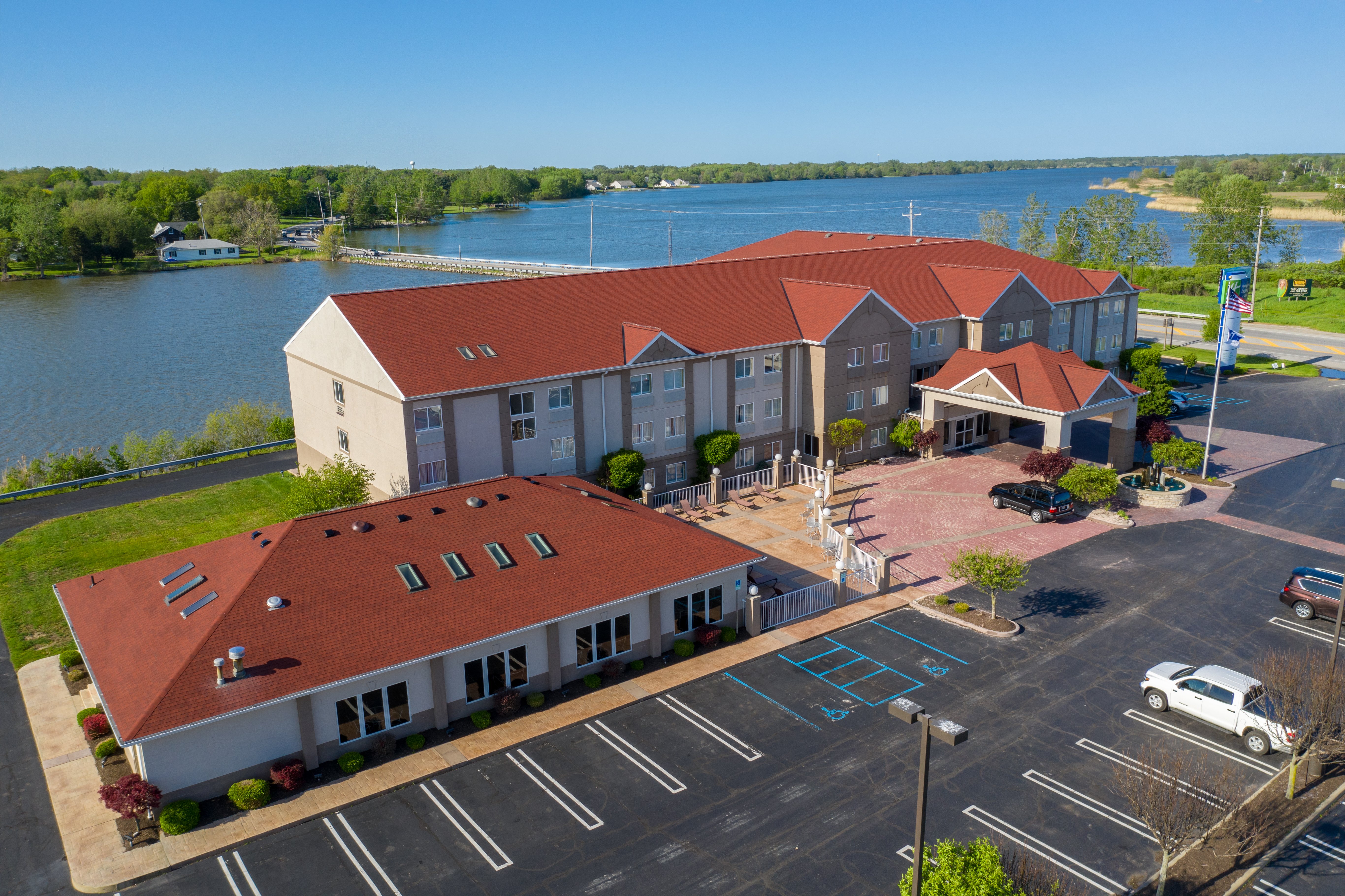 Holiday Inn Express Hotel And Suites Port Clinton Catawba Island 62/62