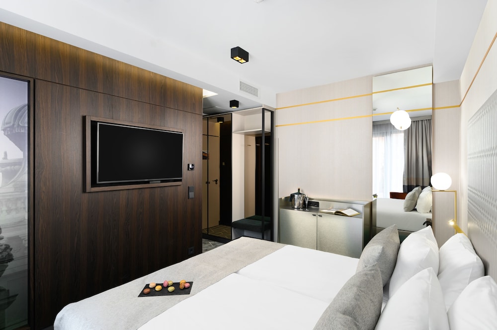 Hotel Emerald & Suites 18/56