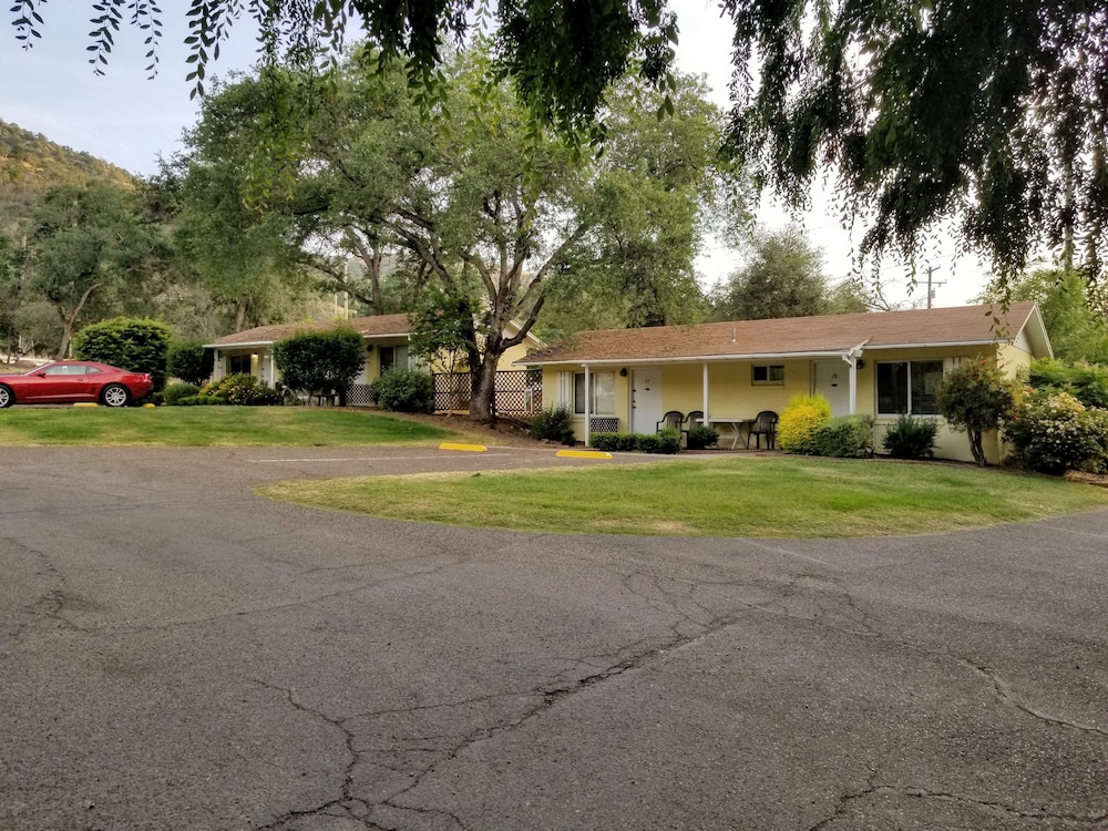 Lazy J Ranch-Americas Best Value Inn 43/52