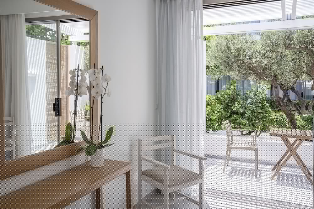 Maritimo Beach Hotel 64/65