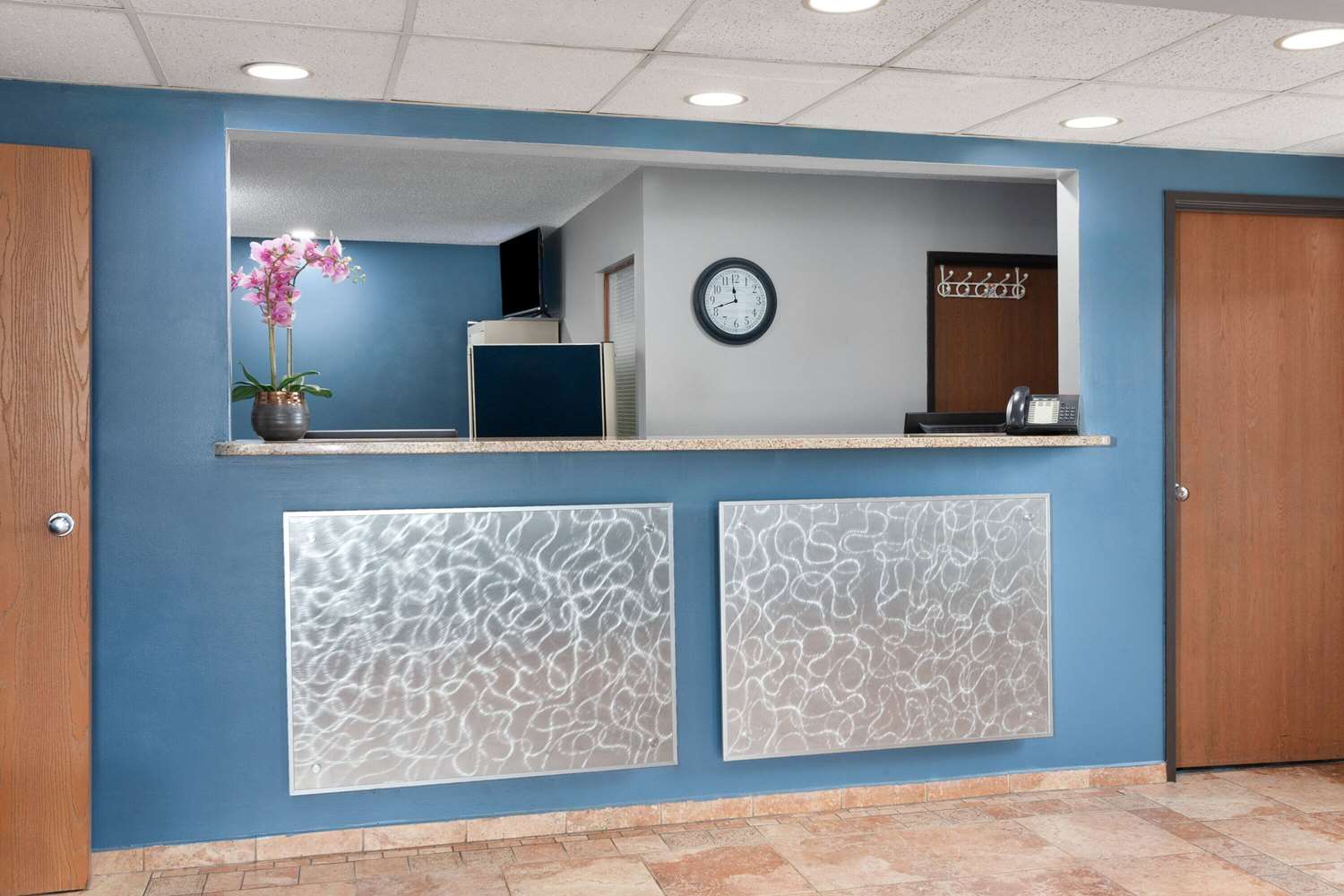 Super 8 By Wyndham Sun Prairie/Madison E 5/28