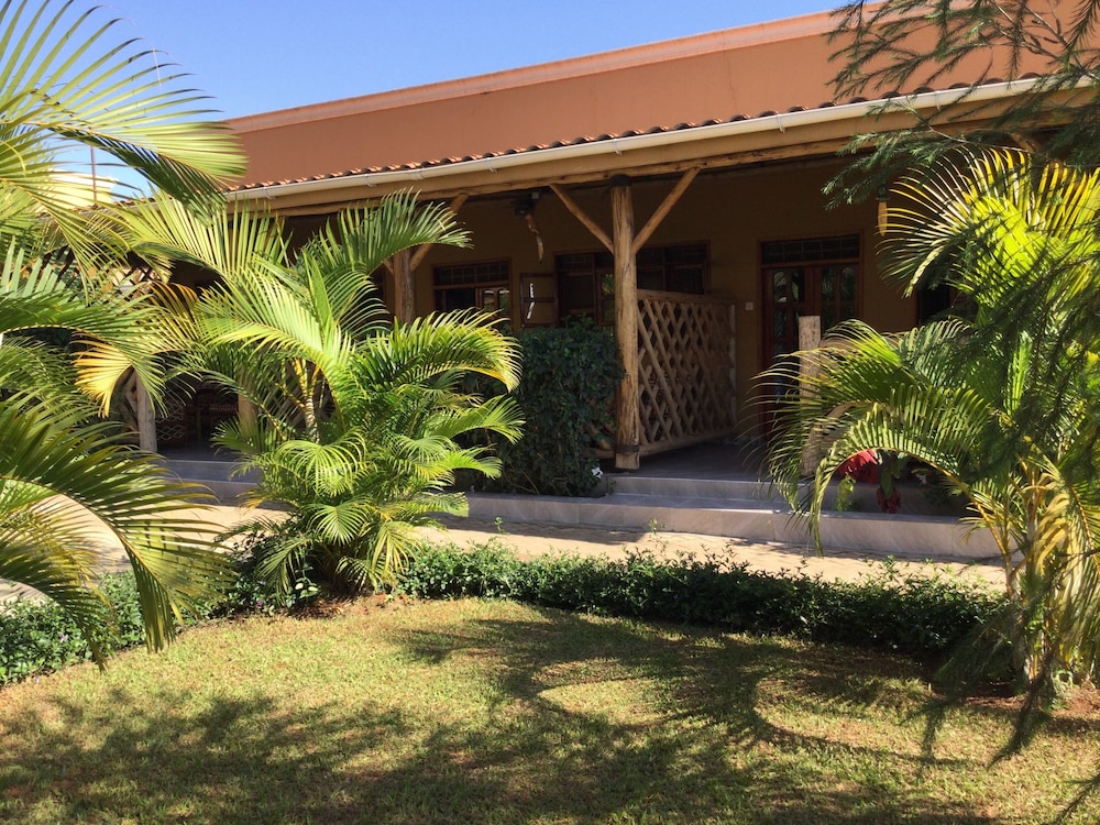 African Roots Guesthouse 42/47