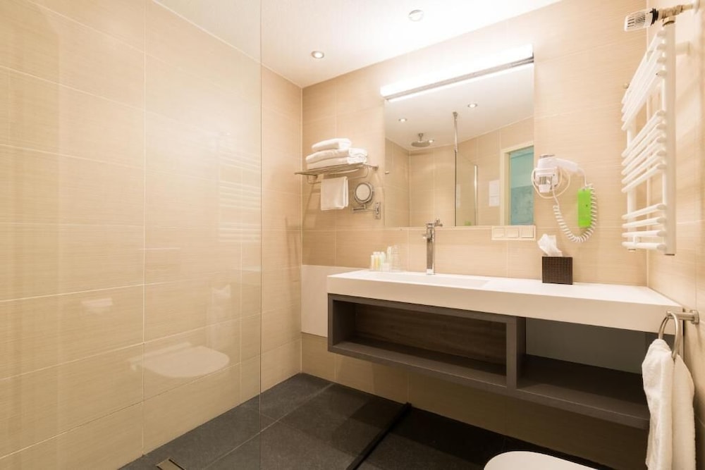GOLDEN TULIP JAGERSHORST EINDHOVEN 7/50